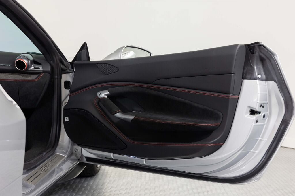 Used 2022 Ferrari F8 Tributo RWD image 35