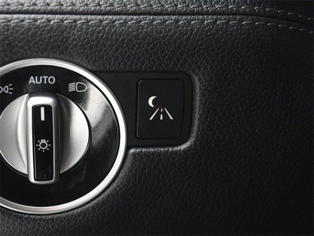 Used 2015 Mercedes-Benz SL 550 w/ White Arrow Edition image 31