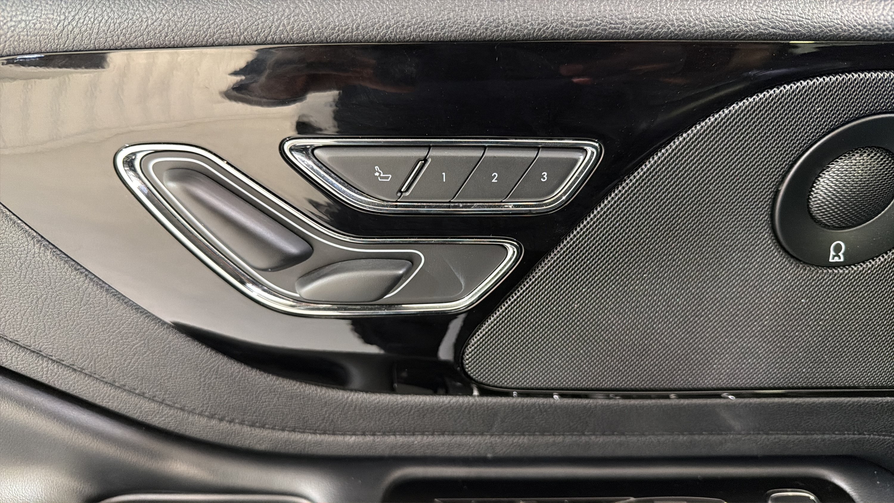 Used 2023 Lincoln Aviator Reserve RWD image 10