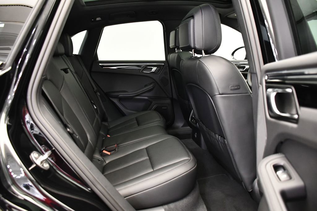 Certified 2025 Porsche Macan Turbo AWD/4WD image 53