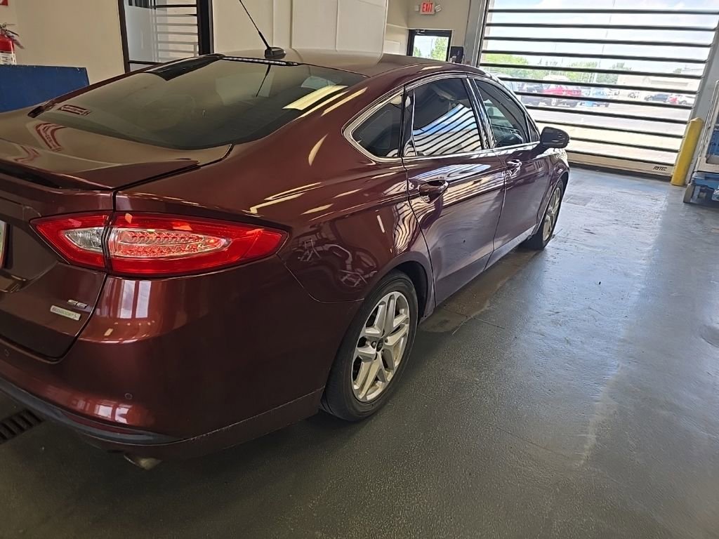Used 2015 Ford Fusion SE w/ Equipment Group 202A FWD image 2