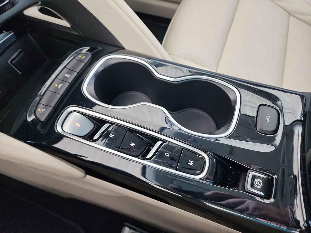 Used 2021 Buick Envision Essence w/ Technology Package I FWD image 30