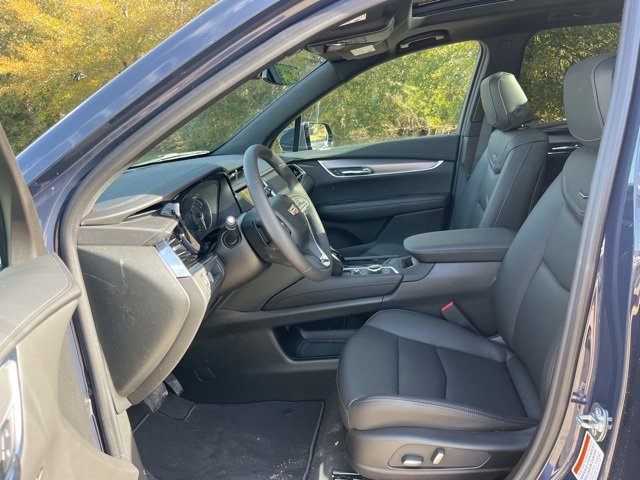 New 2025 Cadillac XT6 Luxury image 17