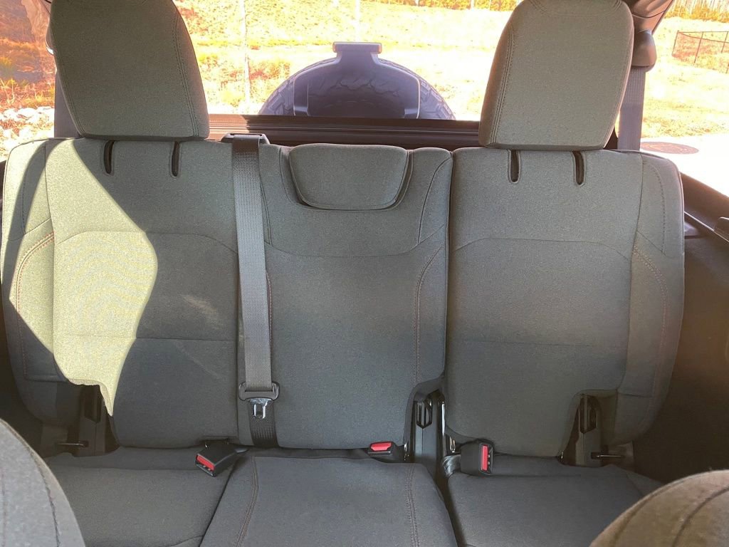 Used 2024 Jeep Wrangler Unlimited Rubicon w/ Technology Group image 19