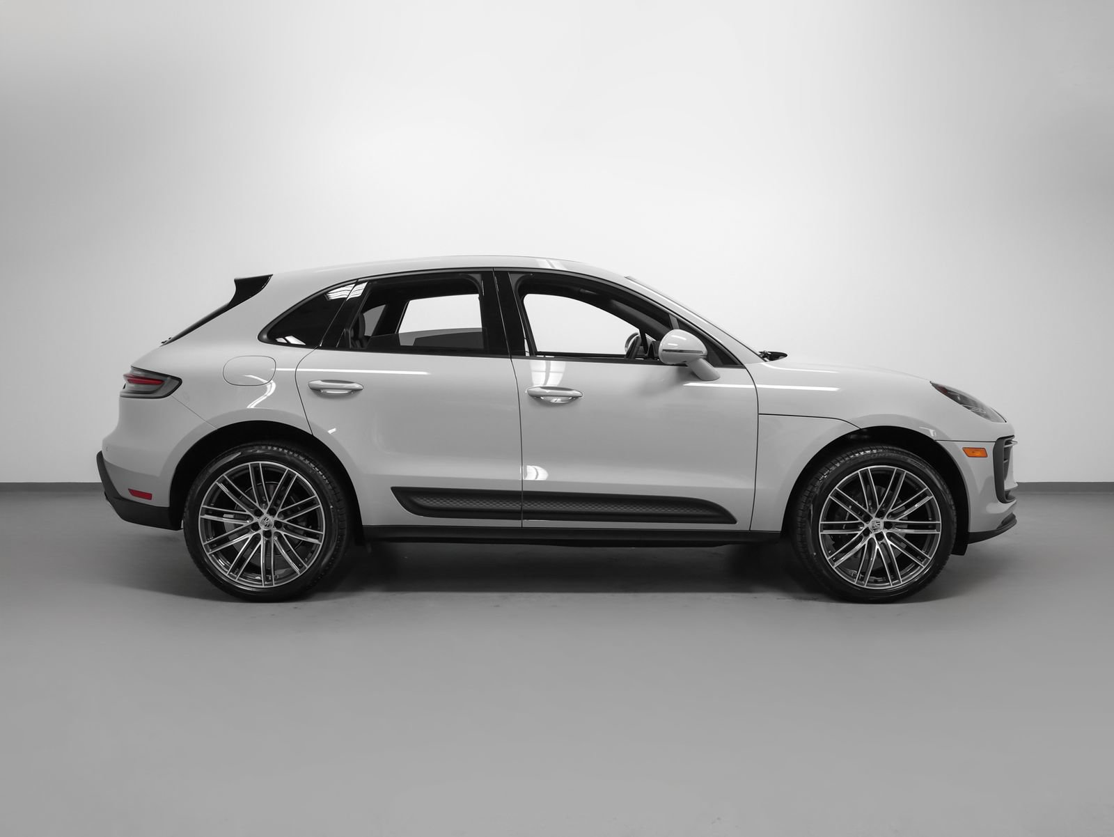 New 2026 Porsche Macan AWD/4WD image 13