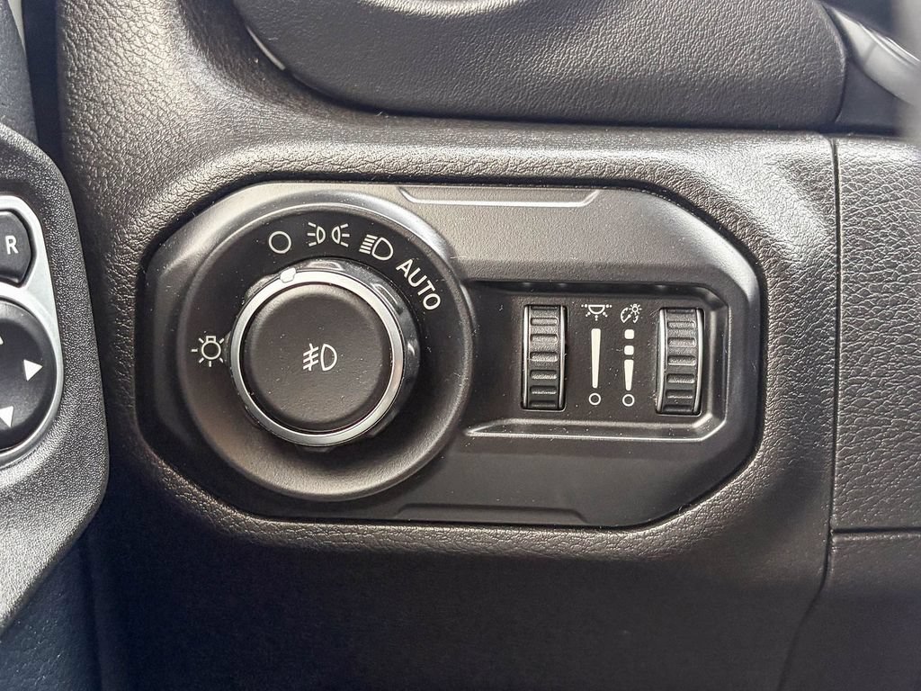 Used 2019 Jeep Wrangler Unlimited Sahara AWD/4WD image 44