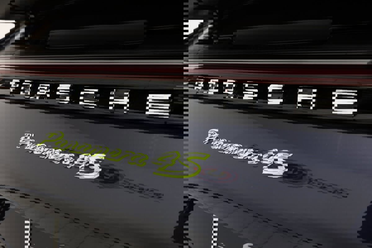 Used 2021 Porsche Panamera 4S w/ Premium Package image 16