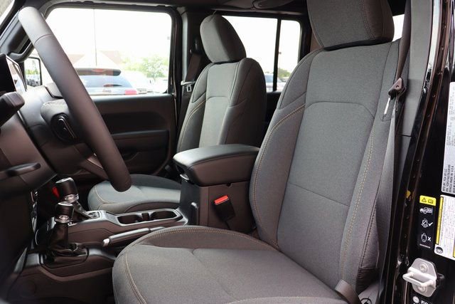 New 2025 Jeep Gladiator Sport image 11