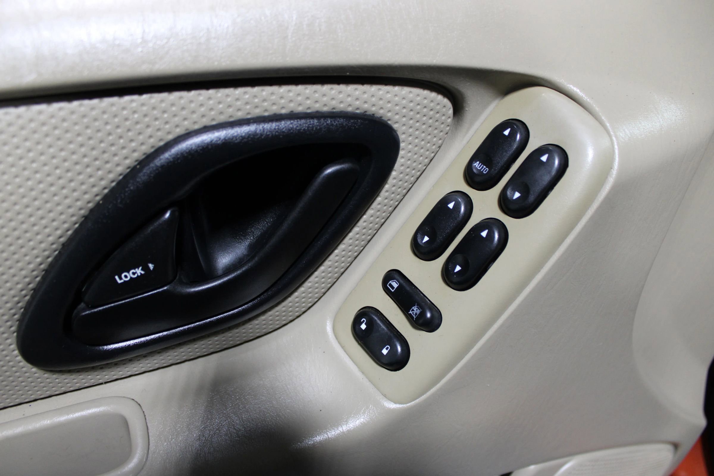 Used 2007 Ford Escape XLS FWD image 9