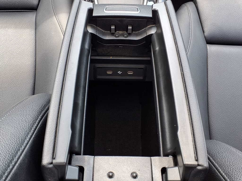 Used 2025 Mercedes-Benz GLB 250 4MATIC image 35