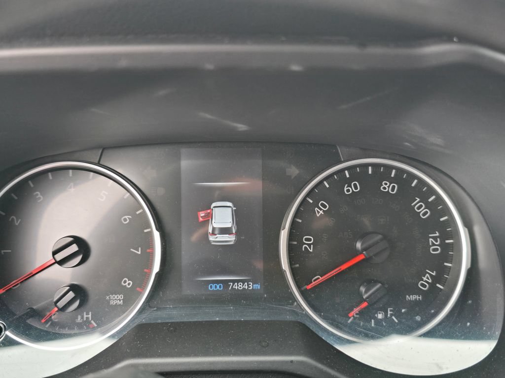 Used 2021 Toyota RAV4 LE AWD/4WD image 20