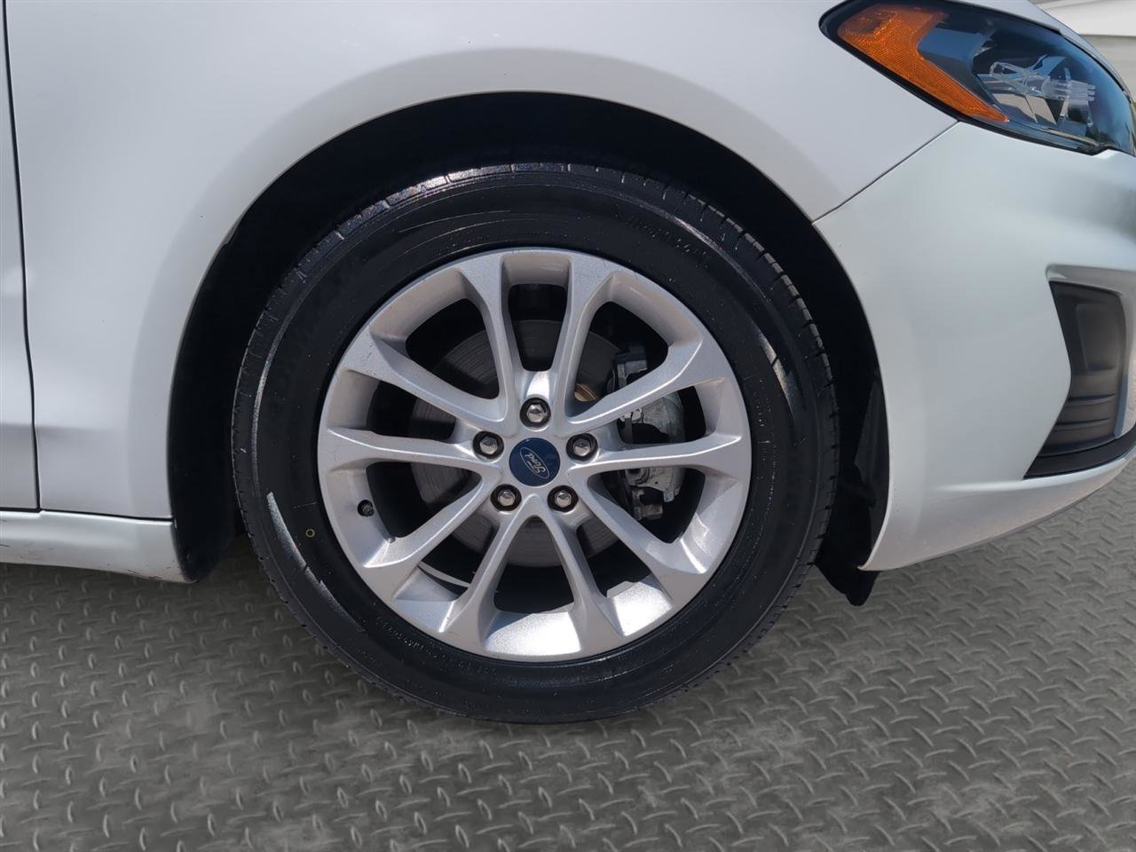 Used 2020 Ford Fusion SE FWD image 17