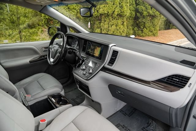 Used 2015 Toyota Sienna XLE w/ XLE Navigation Package FWD image 26