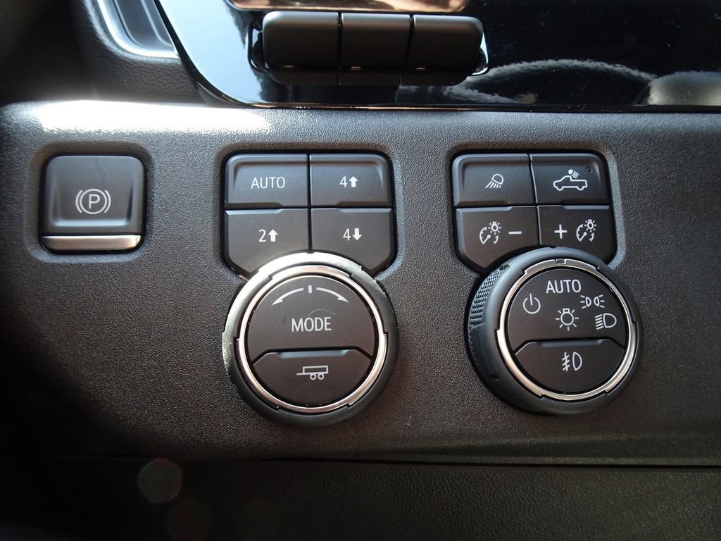 Used 2024 Chevrolet Silverado 2500 High Country w/ Technology Package AWD/4WD image 24