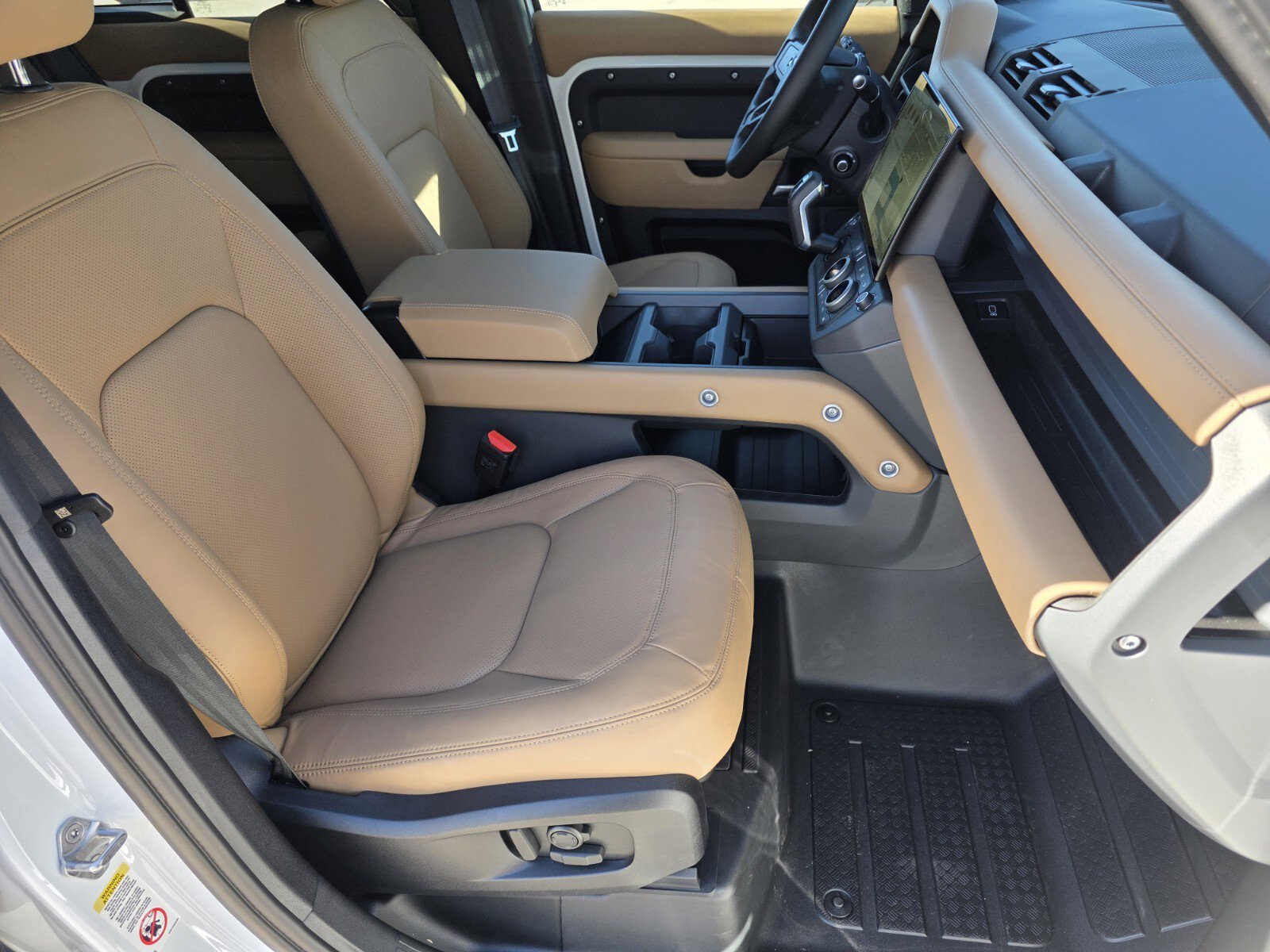 New 2026 Land Rover Defender 110 X-Dynamic SE image 3