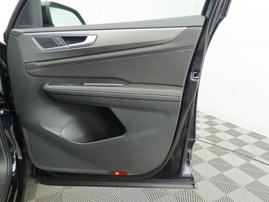 Used 2025 Volkswagen Atlas Cross Sport SE image 25