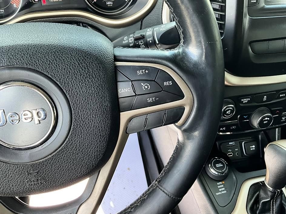 Used 2014 Jeep Cherokee Latitude AWD/4WD image 29