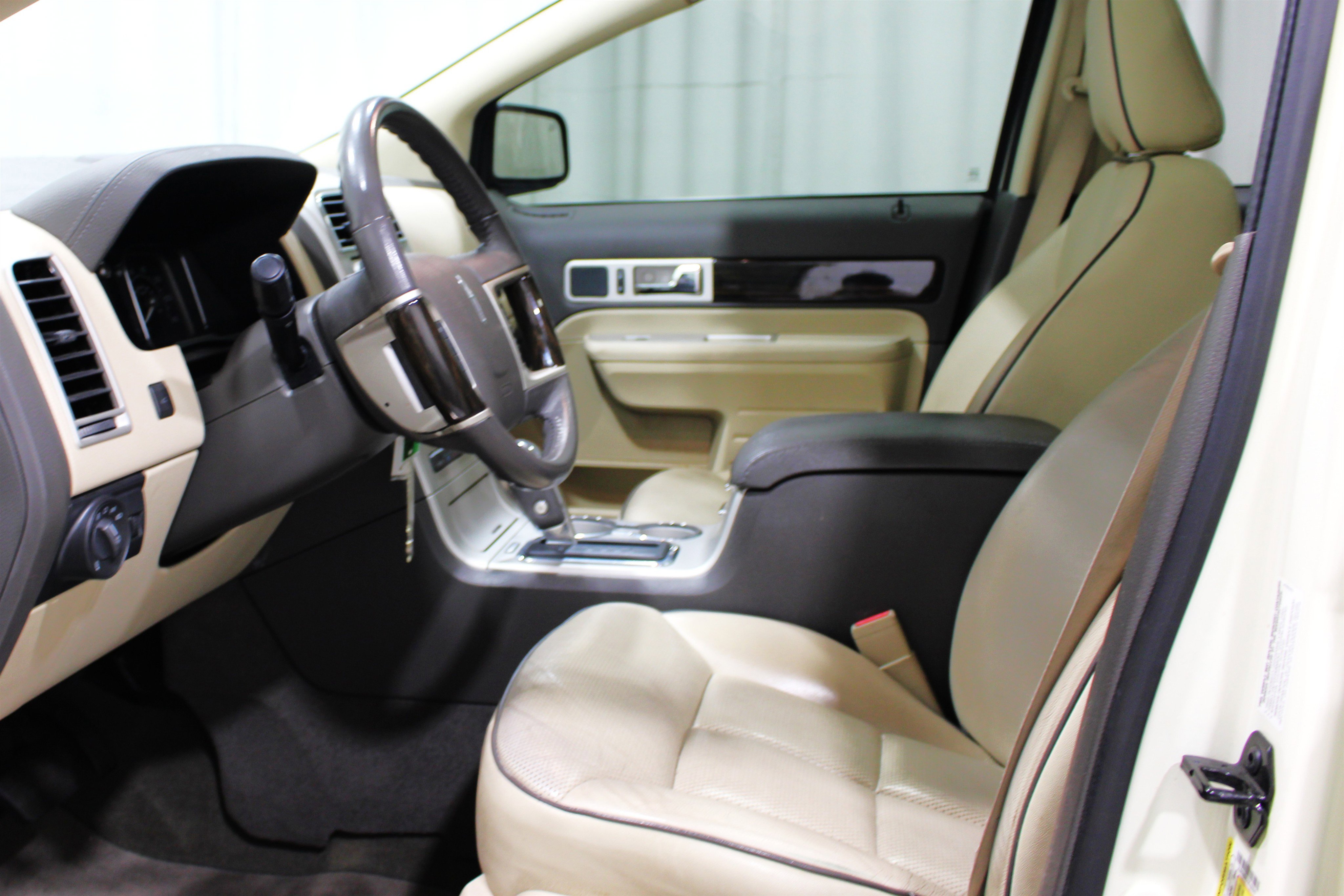 Used 2008 Lincoln MKX AWD image 3