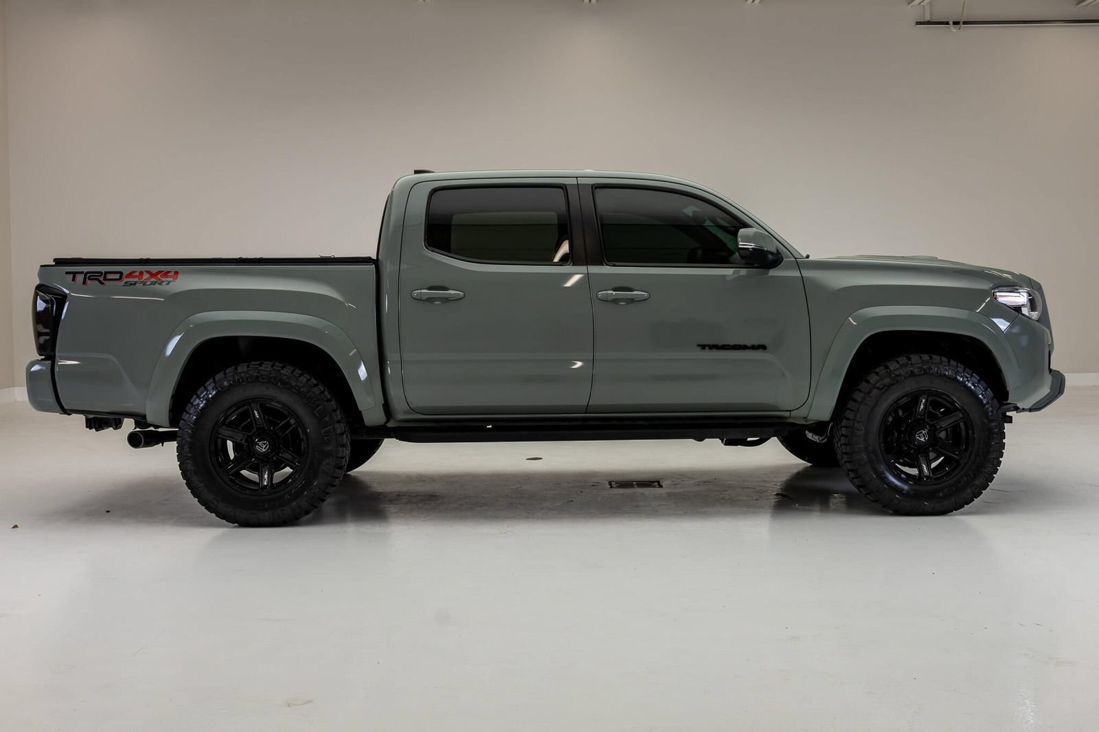Used 2022 Toyota Tacoma TRD Sport AWD/4WD image 11