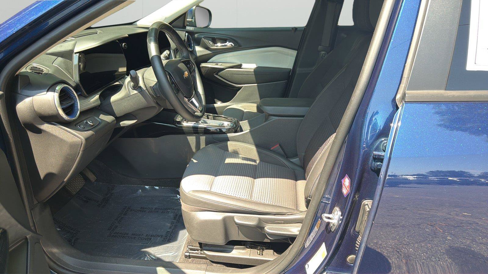 Used 2024 Chevrolet Trax LT w/ Driver Confidence Package FWD image 10