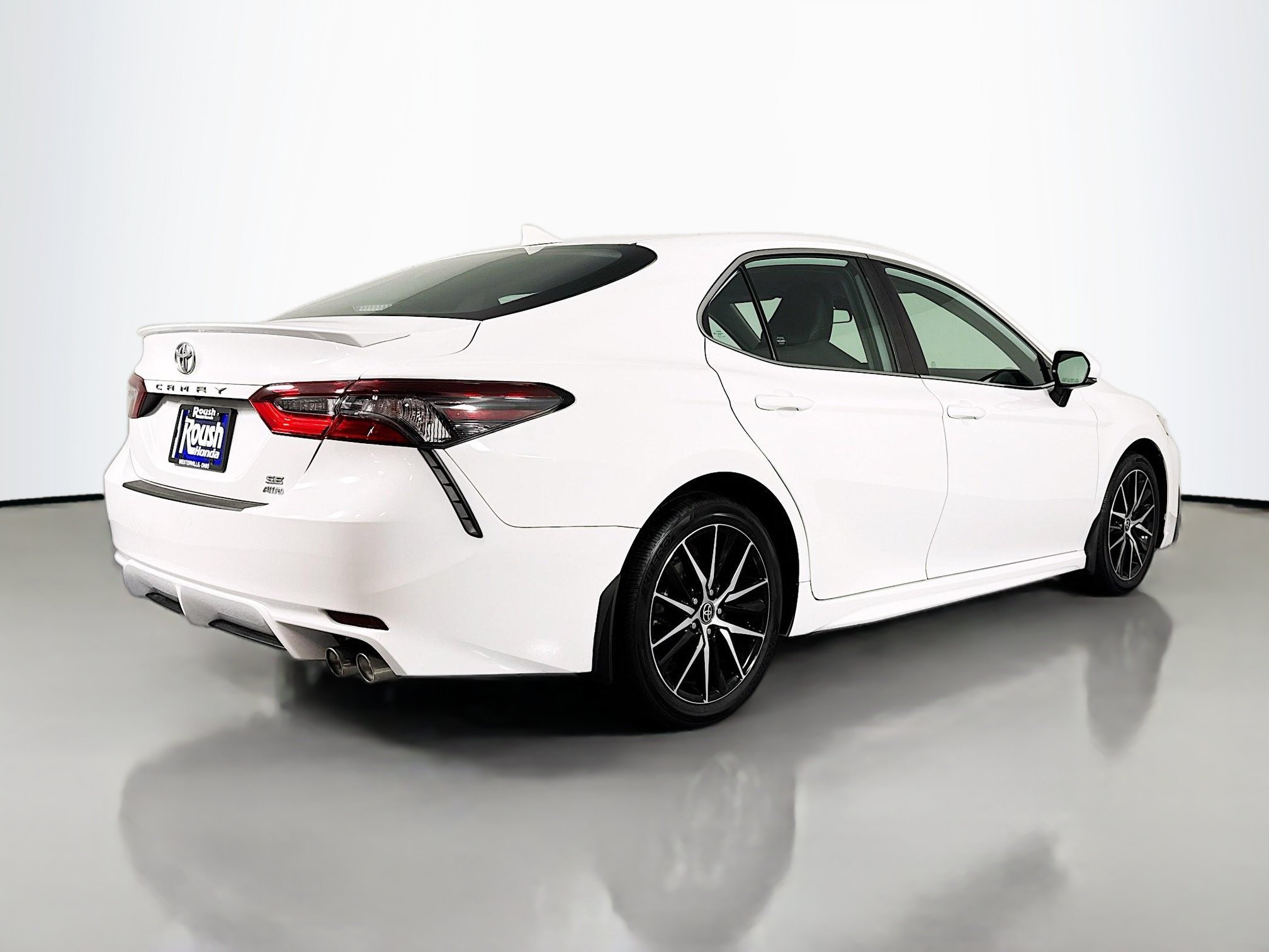 Used 2023 Toyota Camry SE AWD/4WD image 5