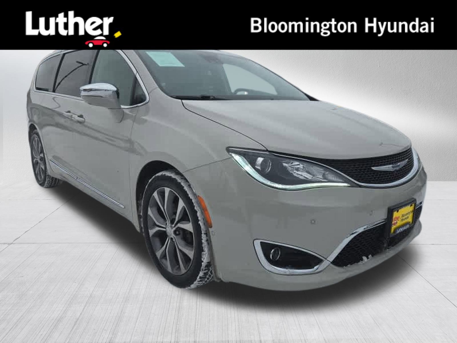 Used 2019 Chrysler Pacifica Limited w/ Tire & Wheel Group