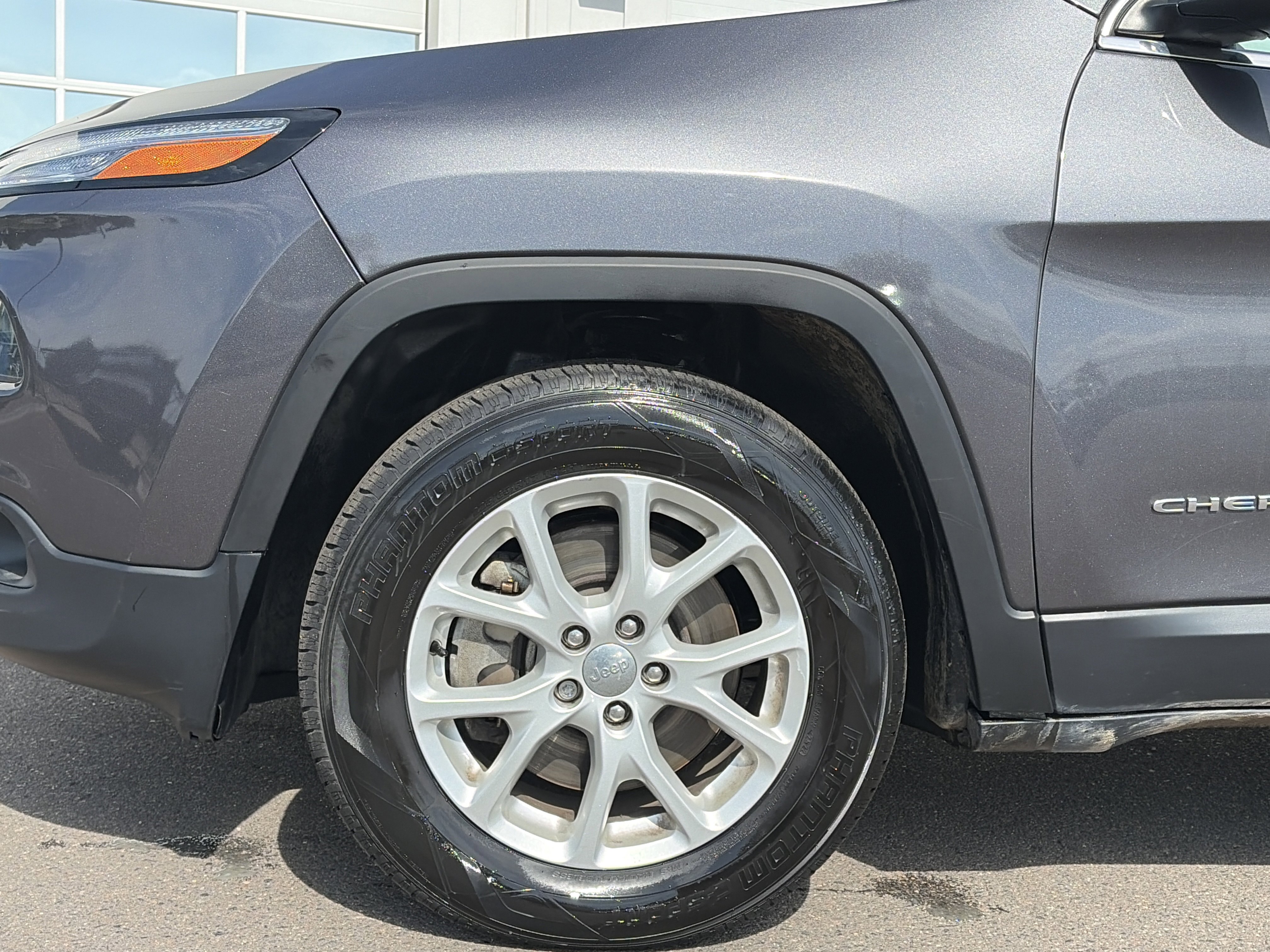 Used 2017 Jeep Cherokee Latitude AWD/4WD image 10