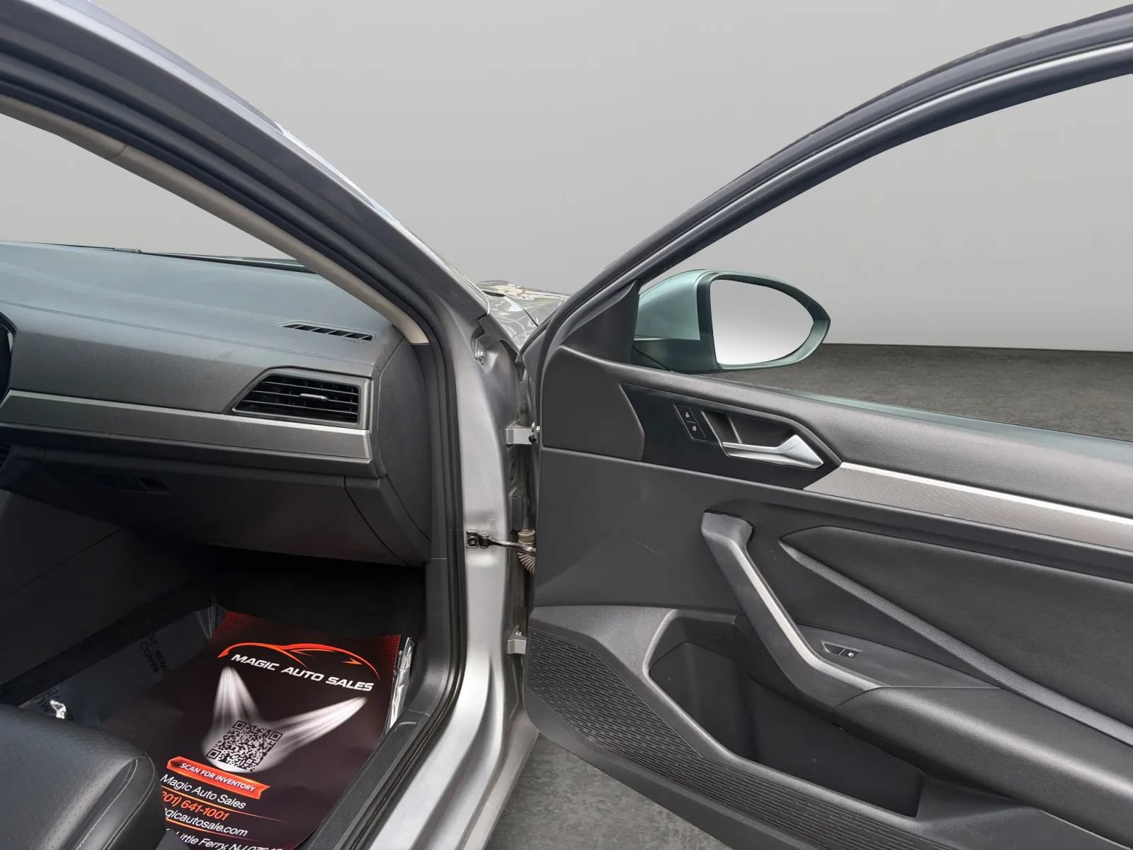 Used 2021 Volkswagen Jetta SE FWD image 19