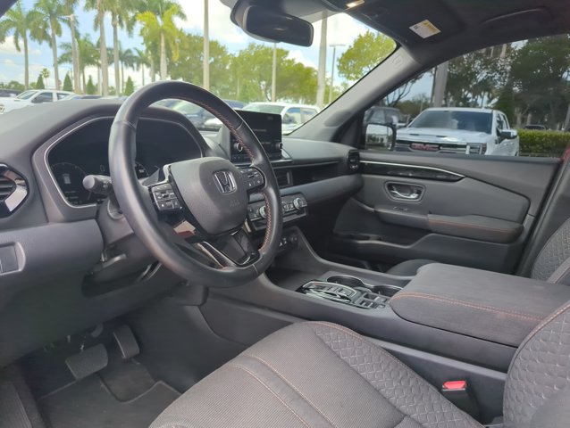 Used 2024 Honda Pilot Sport image 6