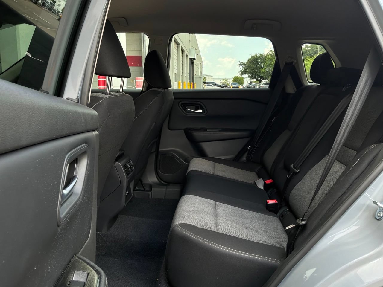 Used 2026 Nissan Rogue SV FWD image 12