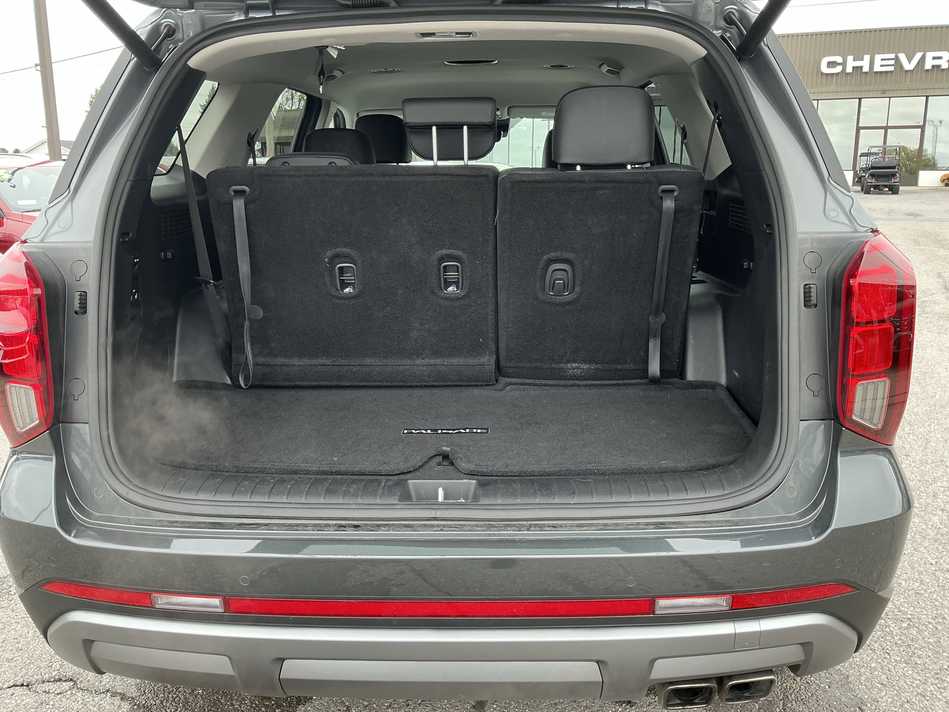 Used 2023 Hyundai Palisade SEL w/ Cargo Package image 5