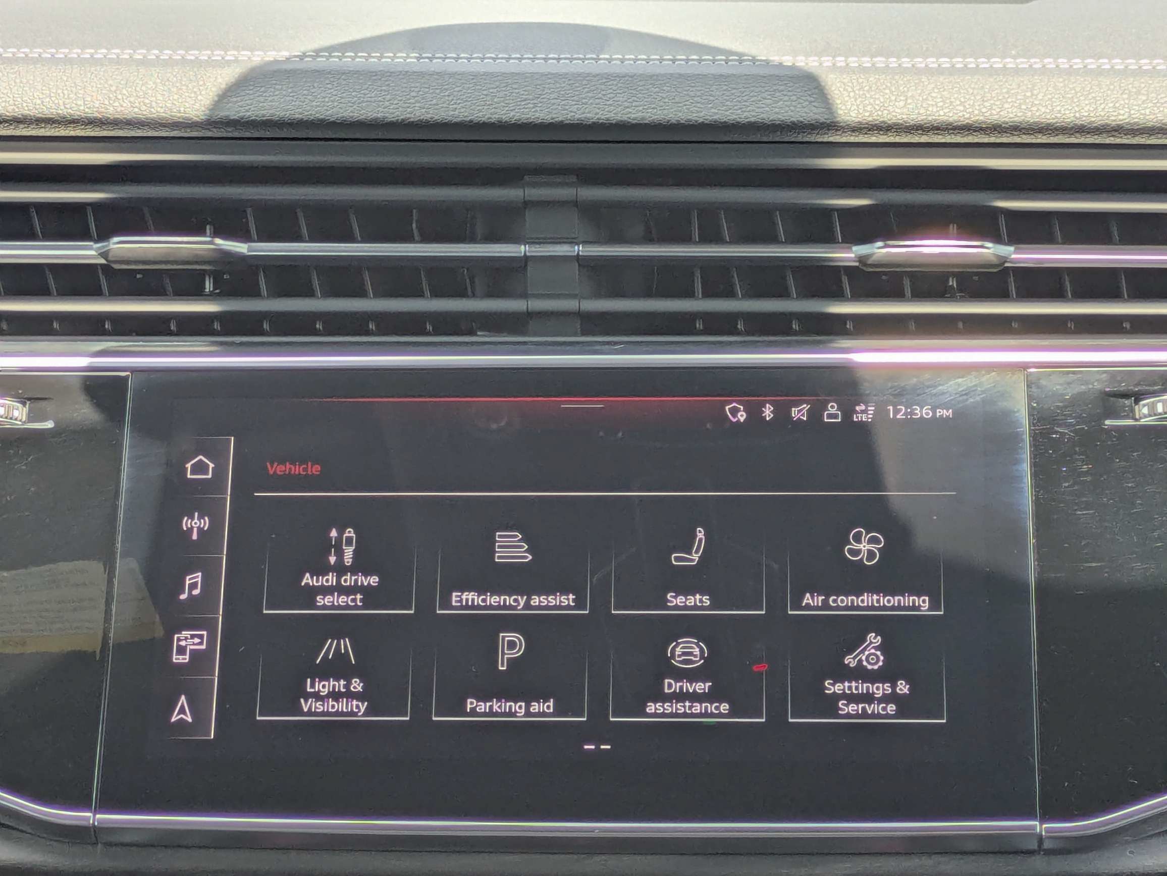 Used 2023 Audi Q8 Premium AWD/4WD image 21