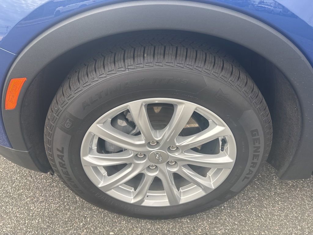 Used 2021 Cadillac XT4 Luxury w/ Cold Weather Package image 9