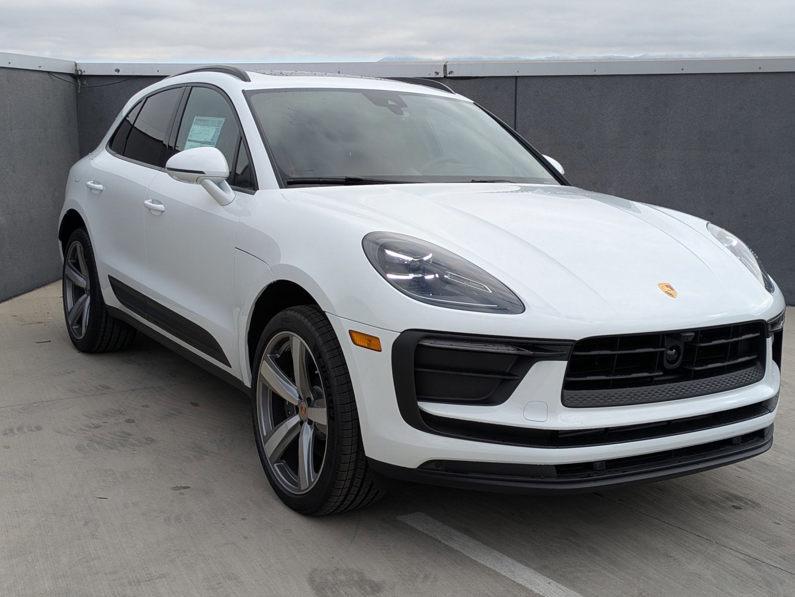 Certified 2025 Porsche Macan AWD/4WD image 7
