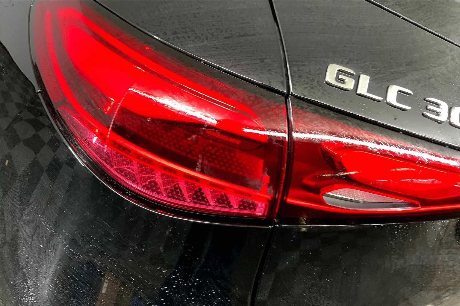 Used 2025 Mercedes-Benz GLC 300 4MATIC image 6