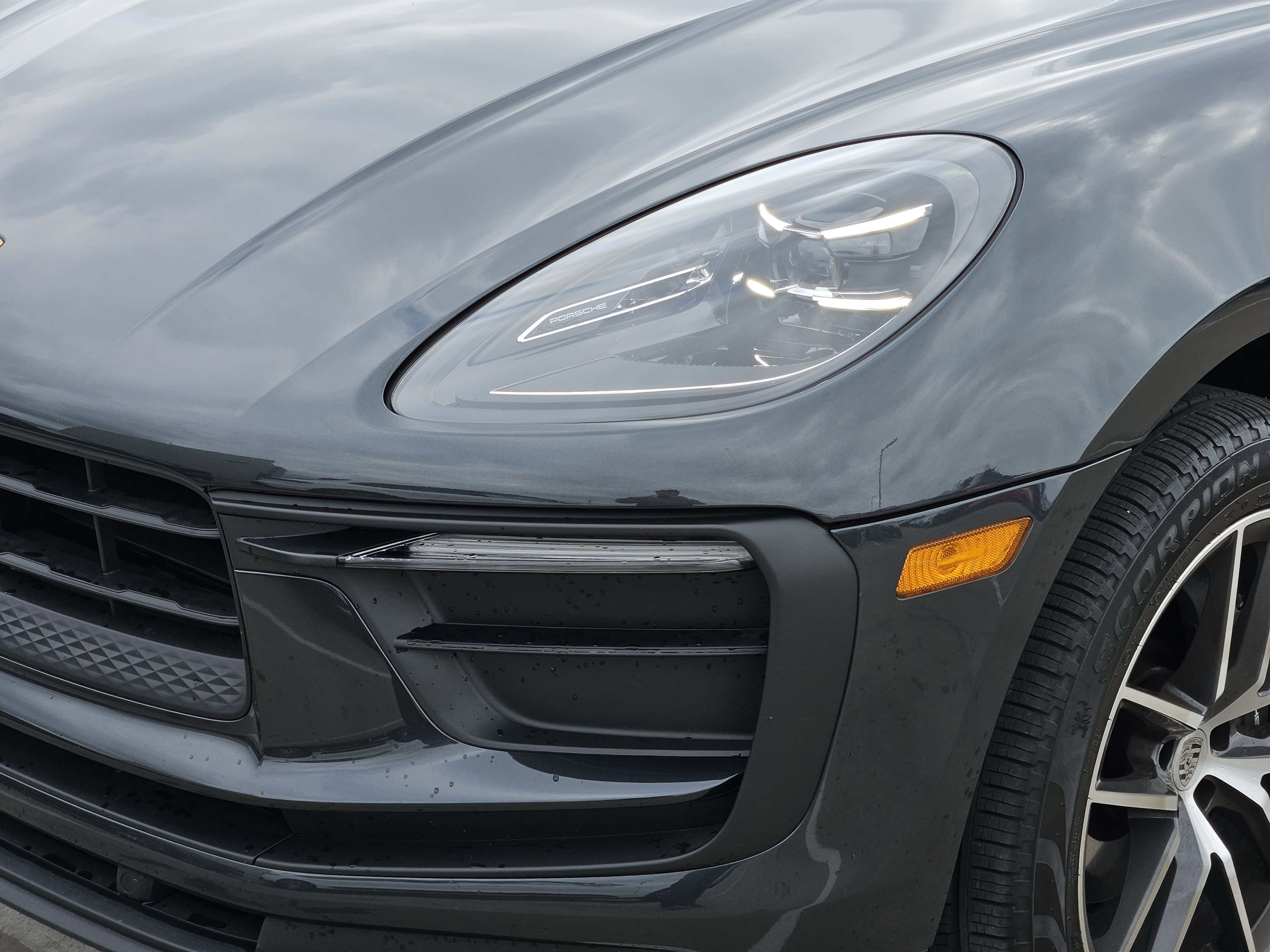 Certified 2025 Porsche Macan image 12