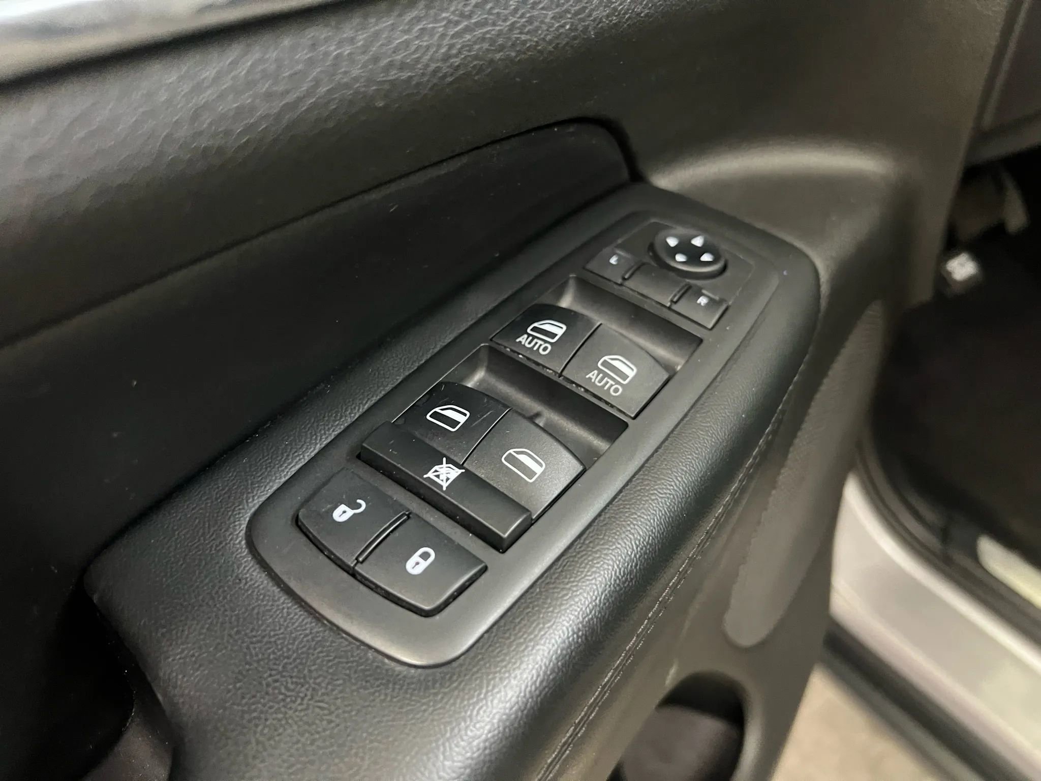 Used 2019 Jeep Grand Cherokee Limited image 19