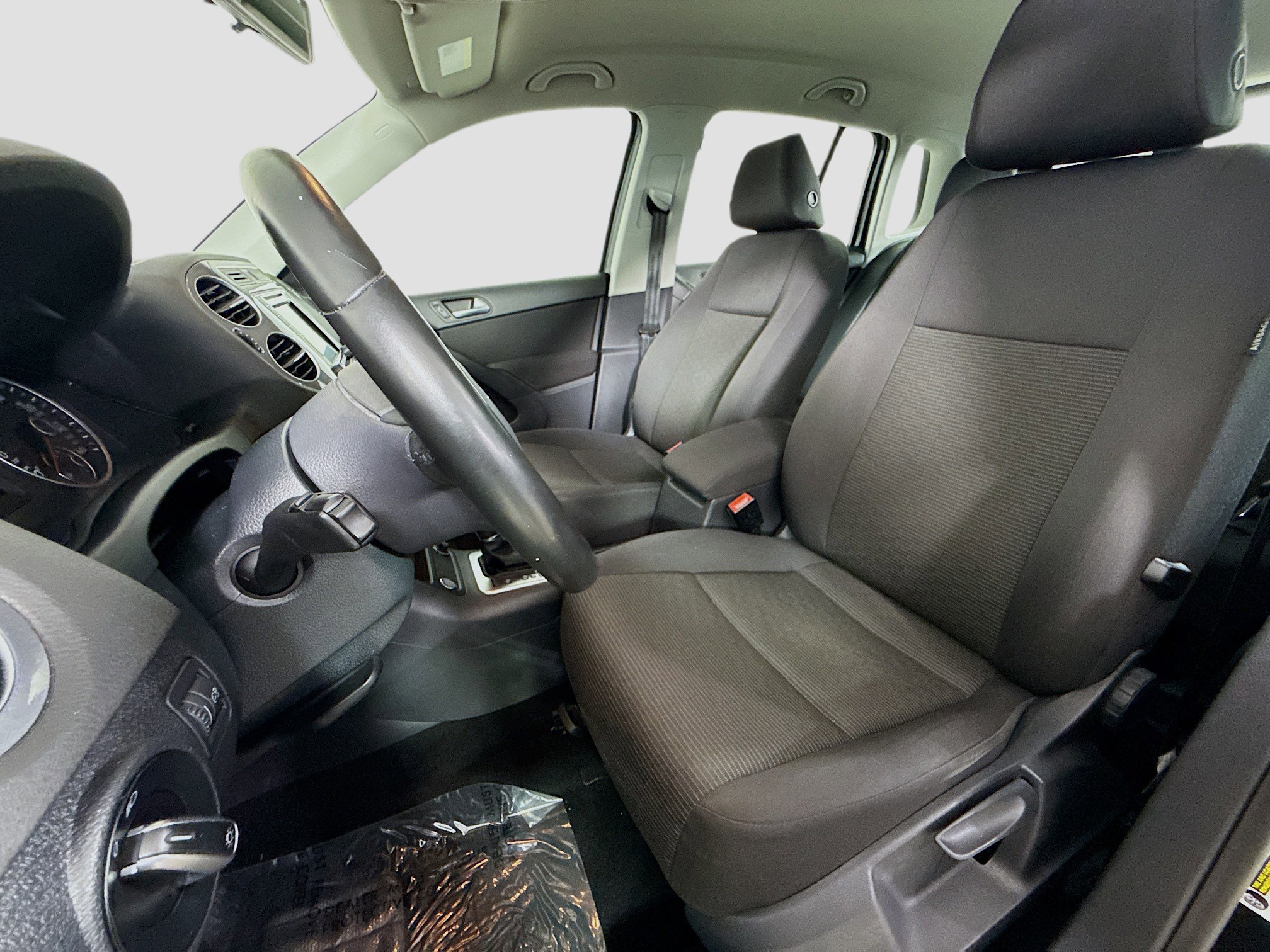 Used 2017 Volkswagen Tiguan S image 22