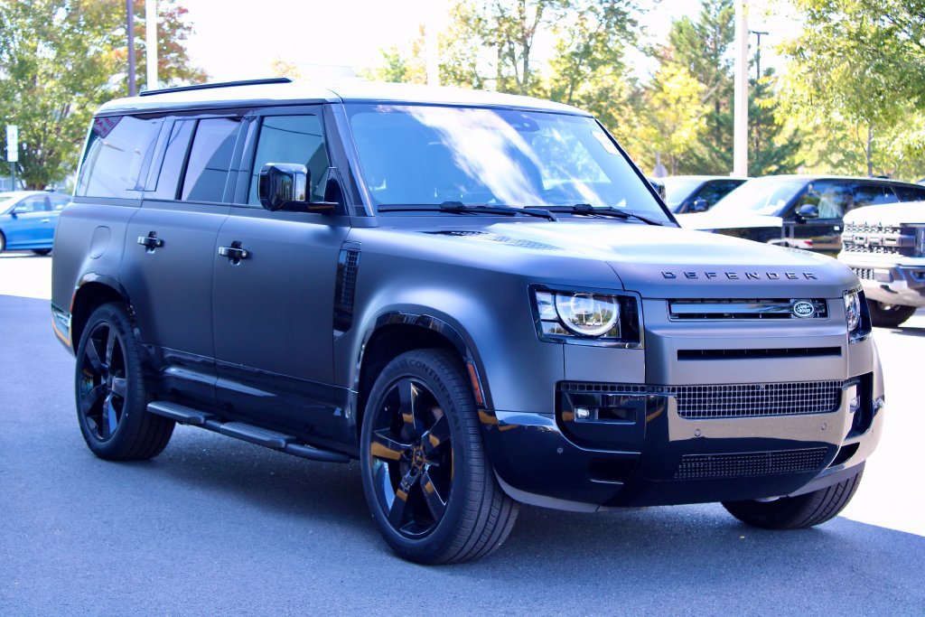New 2026 Land Rover Defender 130 X-Dynamic SE AWD/4WD image 2