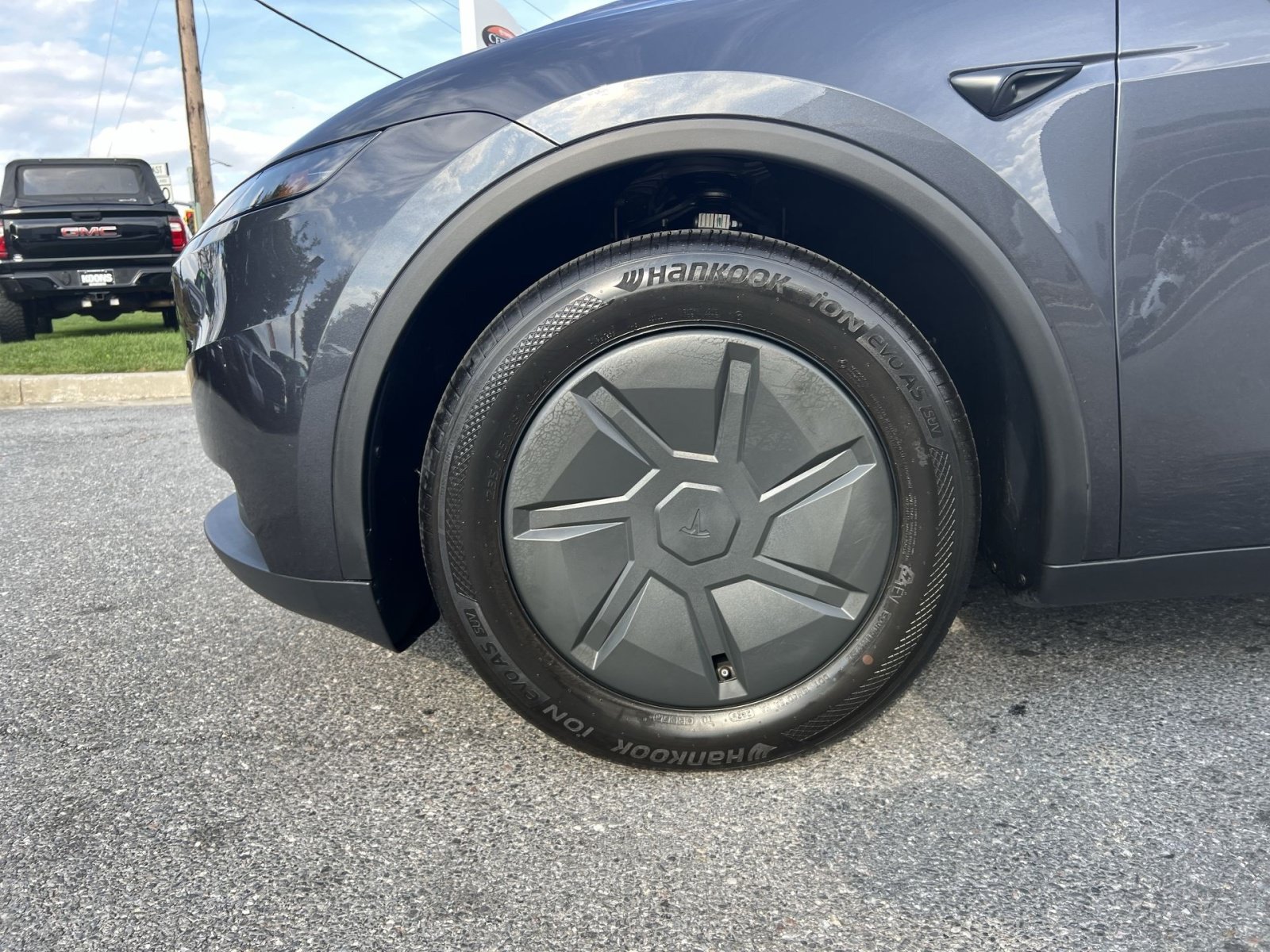 Used 2026 Tesla Model Y 2WD image 12
