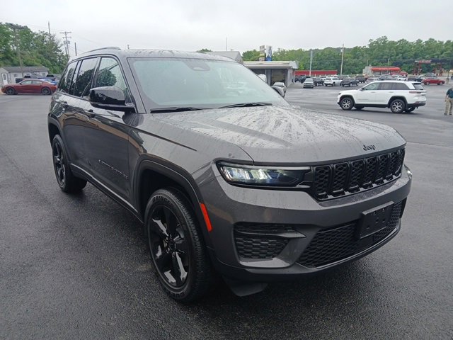 Certified 2023 Jeep Grand Cherokee Altitude image 7