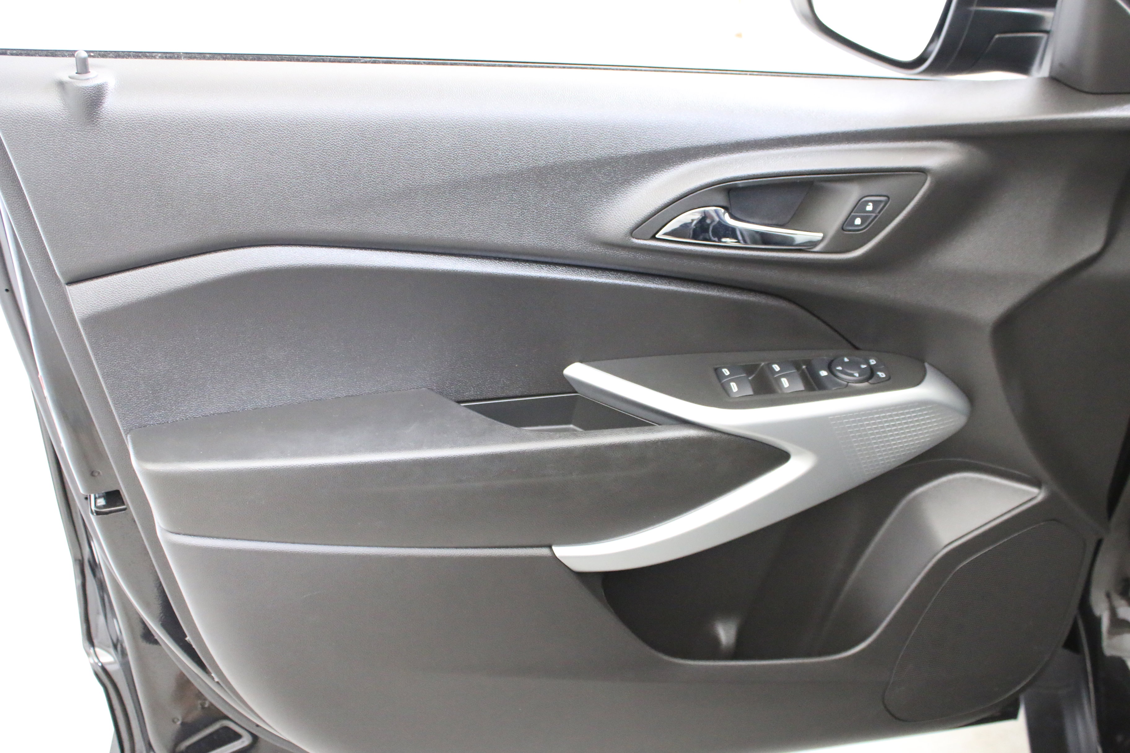 Certified 2025 Chevrolet Trax LS FWD image 22