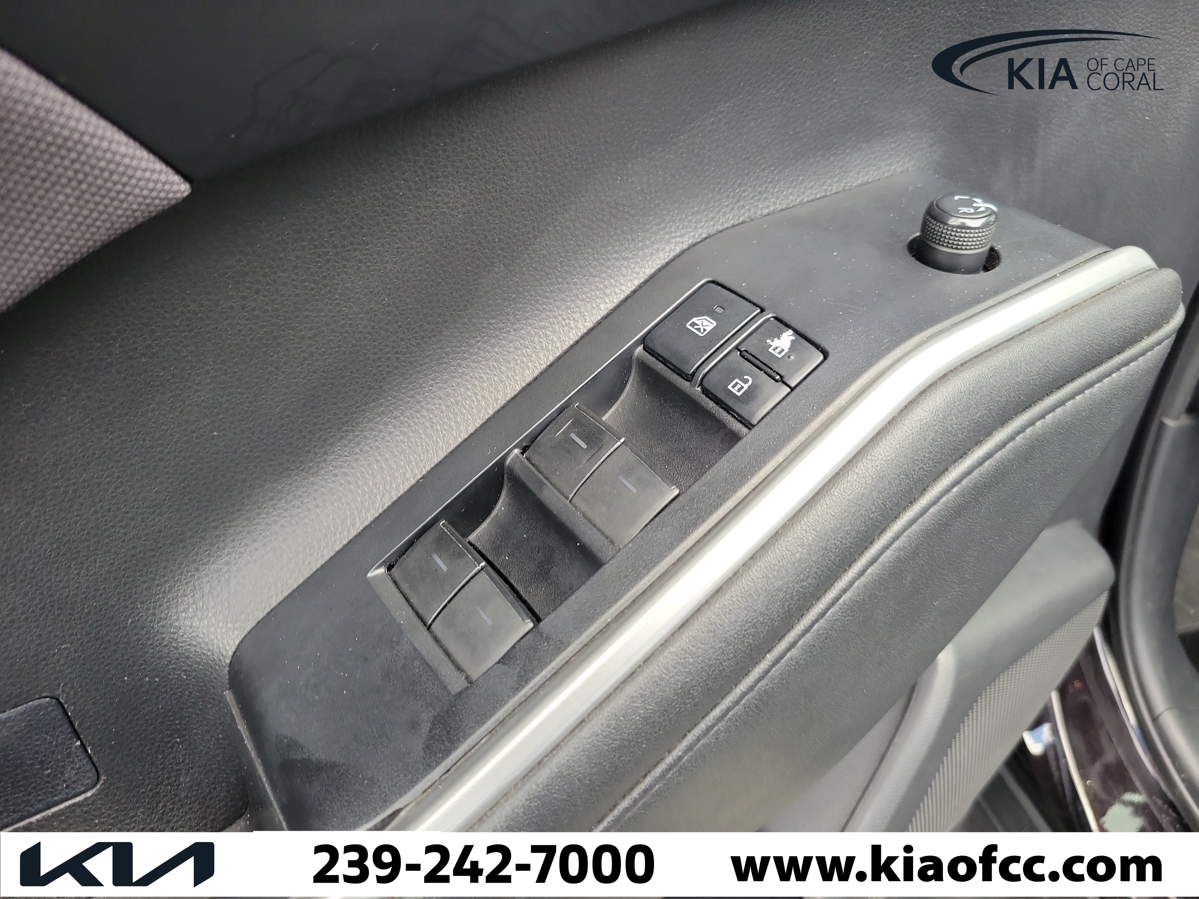 Used 2021 Toyota Highlander LE FWD image 23
