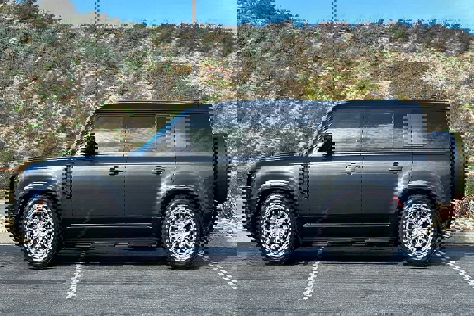 Used 2025 Land Rover Defender 110 V8 image 9