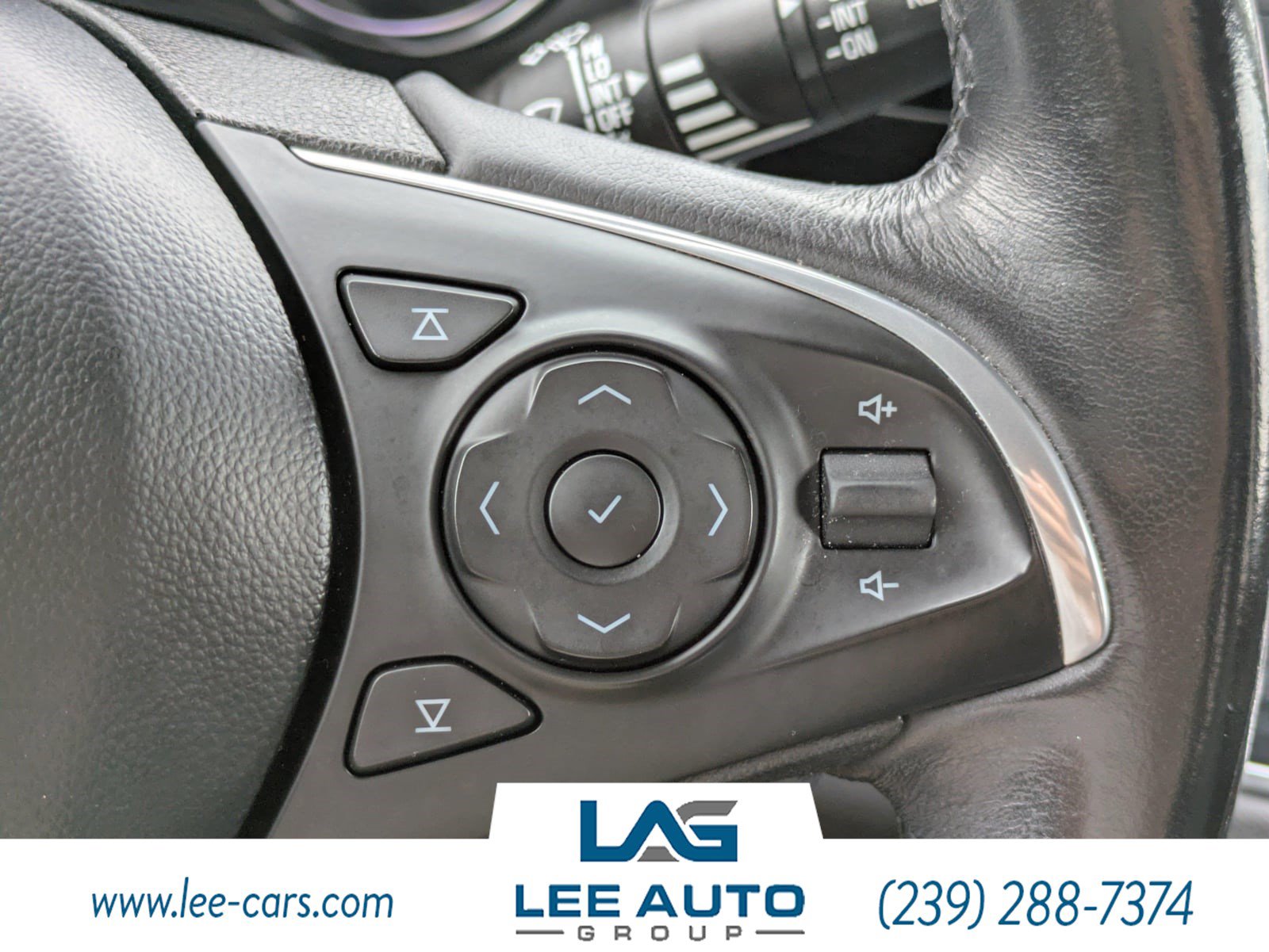 Used 2020 Buick Enclave Essence w/ Sound and Sites Package FWD image 25