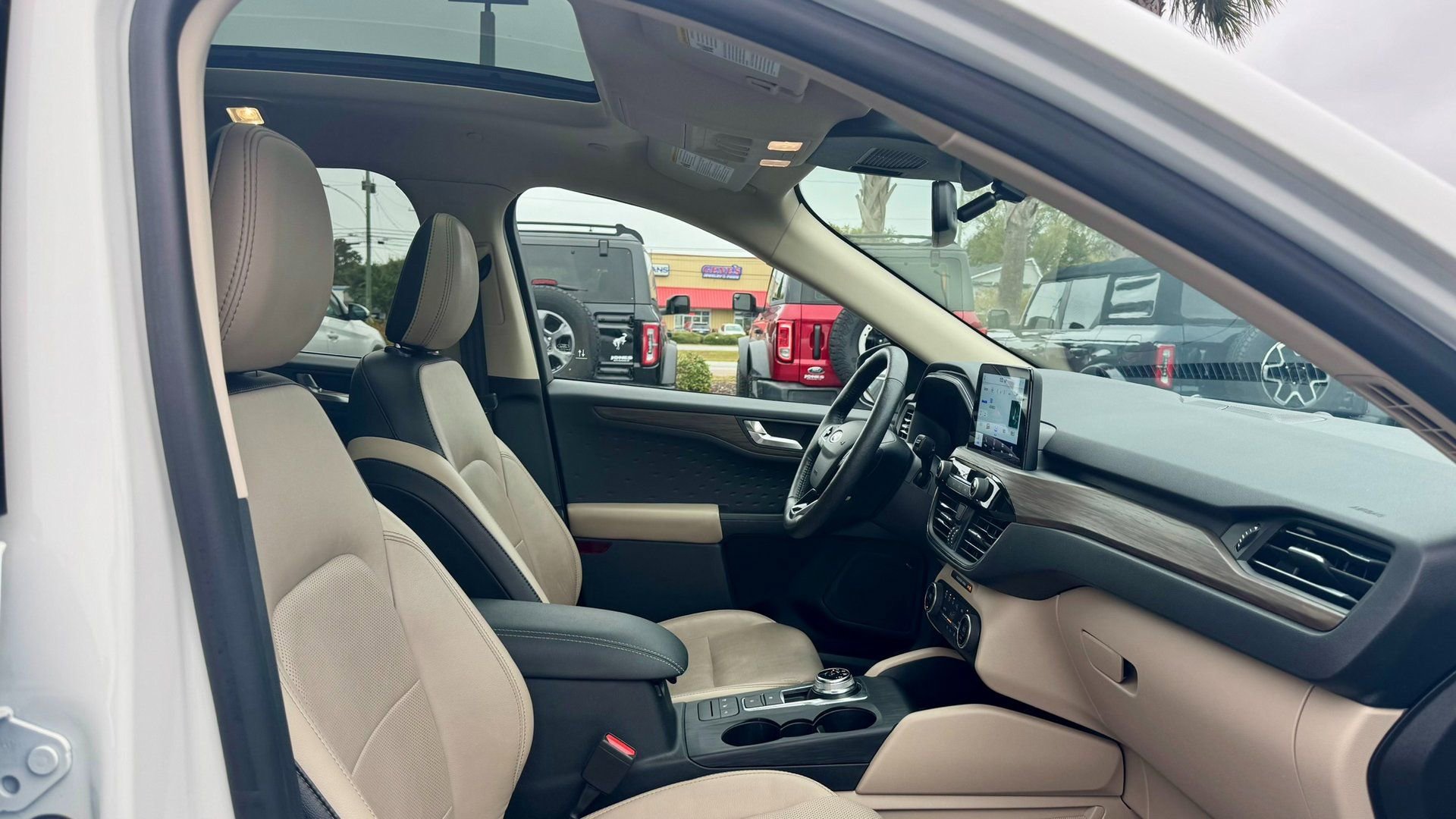 Certified 2020 Ford Escape Titanium image 8