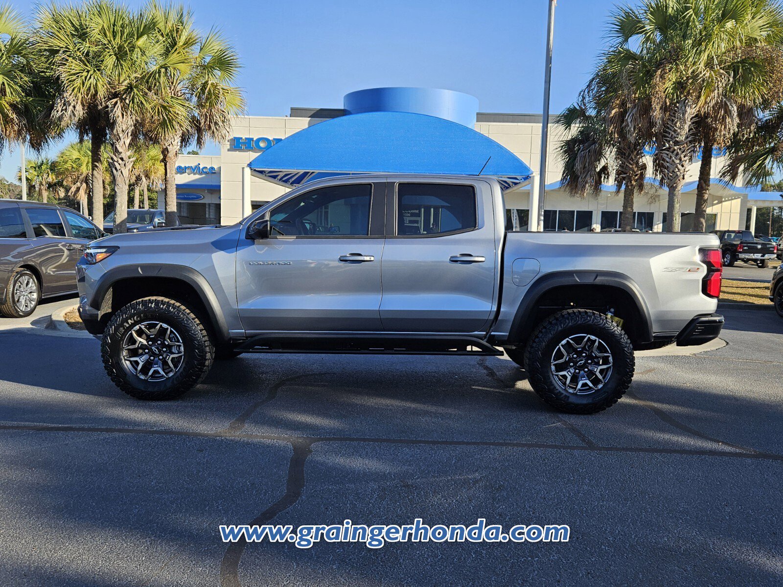 Used 2025 Chevrolet Colorado ZR2 w/ Technology Package image 2