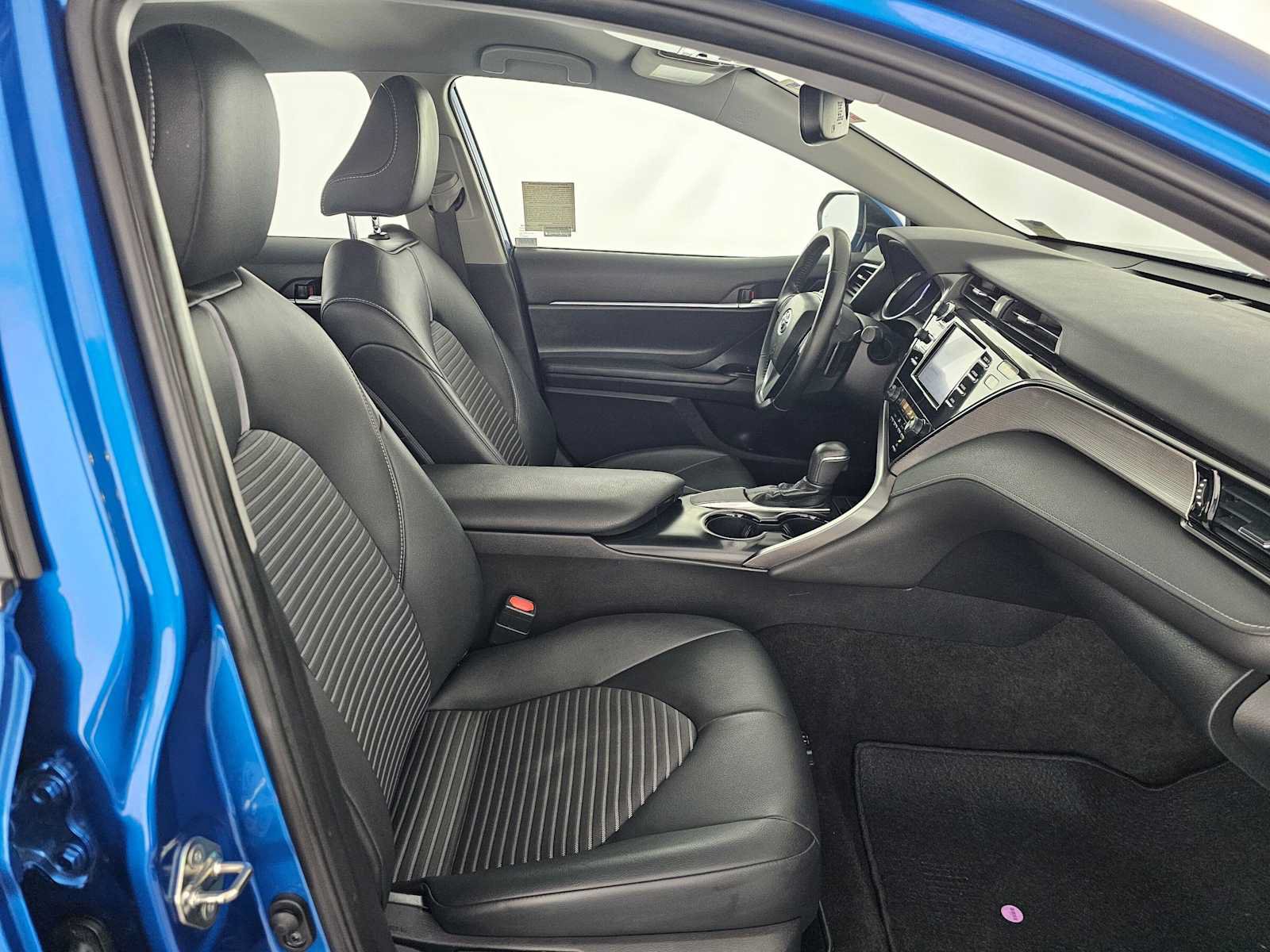 Used 2019 Toyota Camry SE FWD image 10