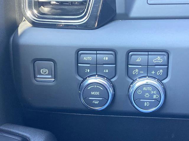Used 2024 GMC Sierra 2500 AT4 w/ AT4 Preferred Package image 14