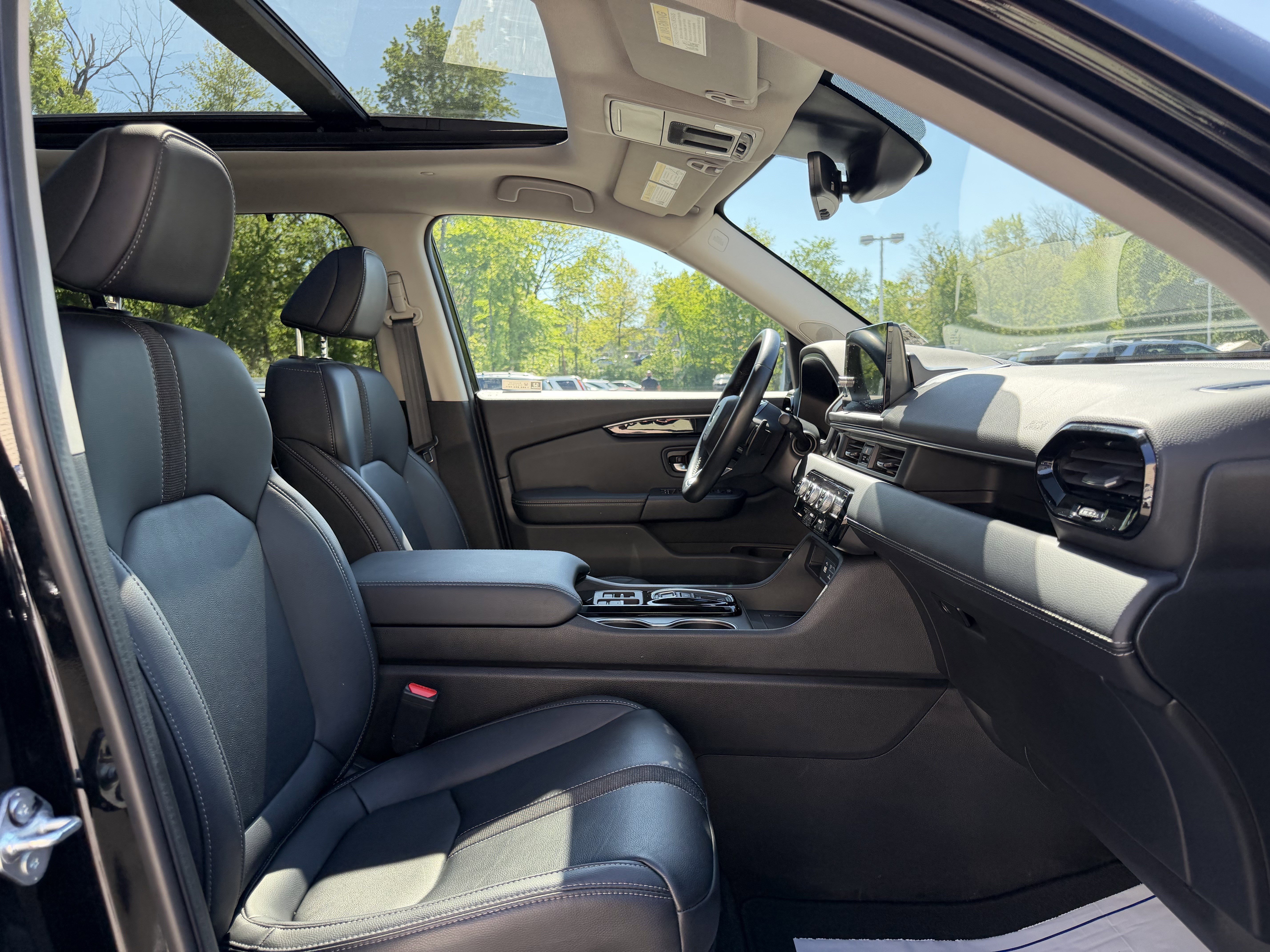 Used 2023 Honda Pilot Touring image 14